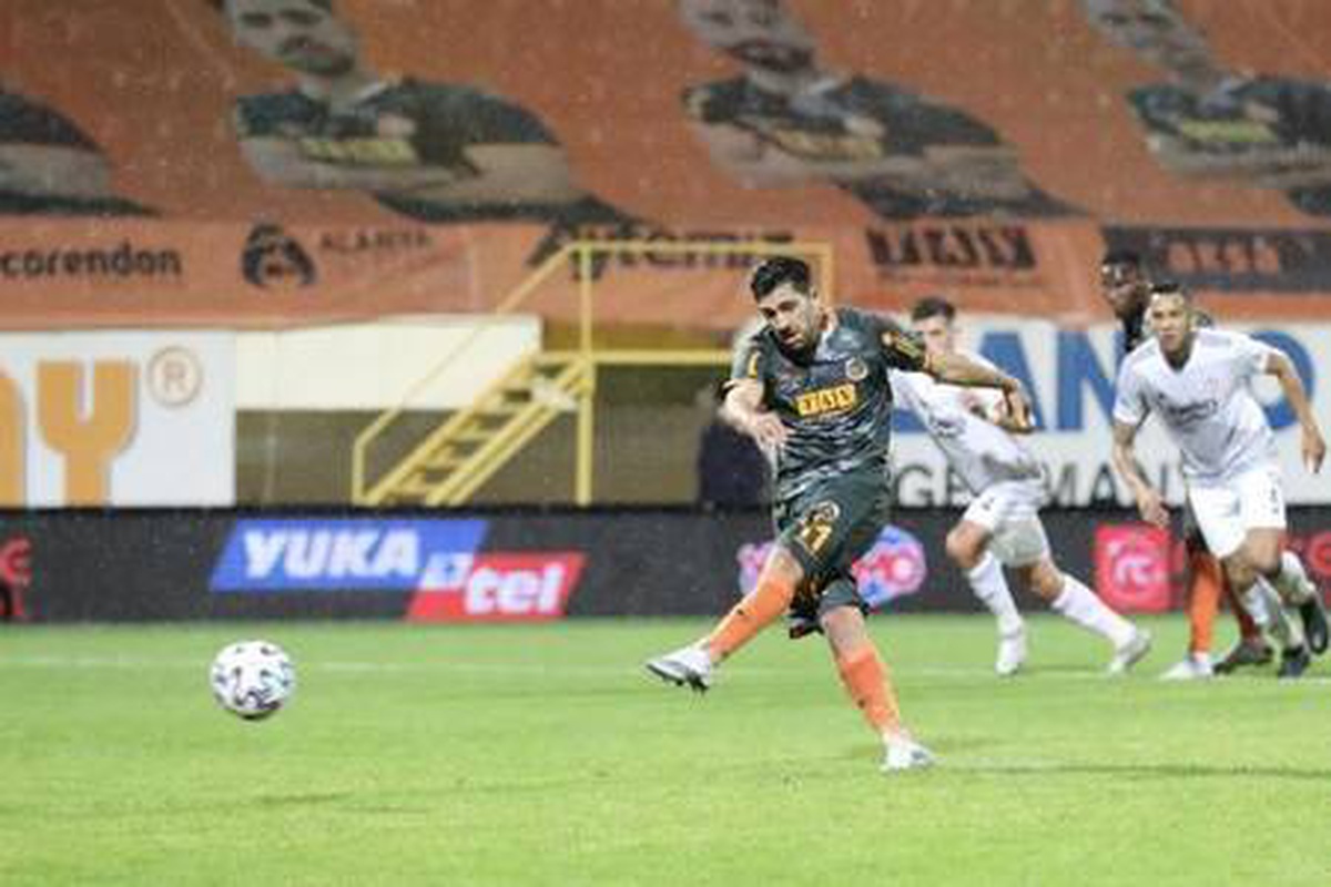 Lider Aytemiz Alanyaspor, yine ilkleri başardı