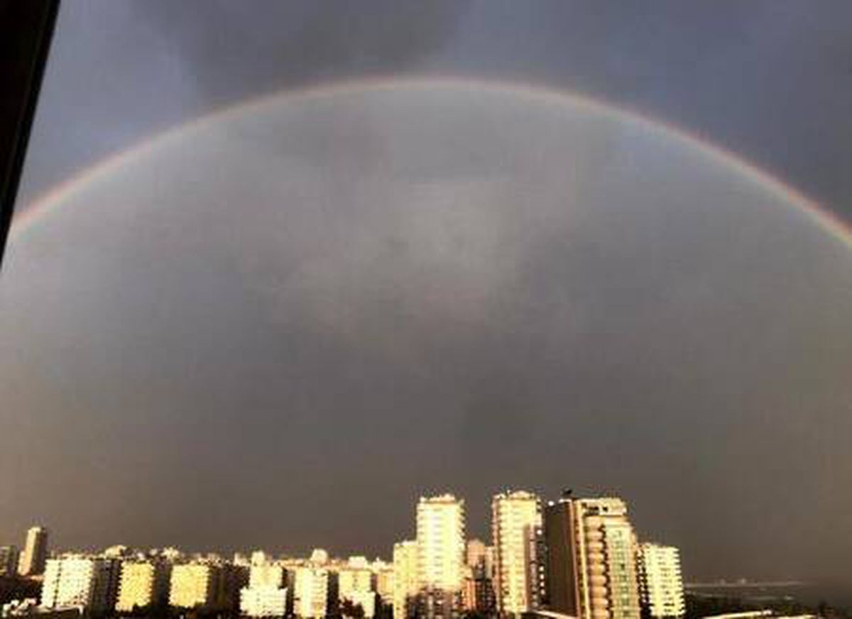 Mersin\'de şiddetli rüzgar dev dalgaları kıyıya vurdu (2)