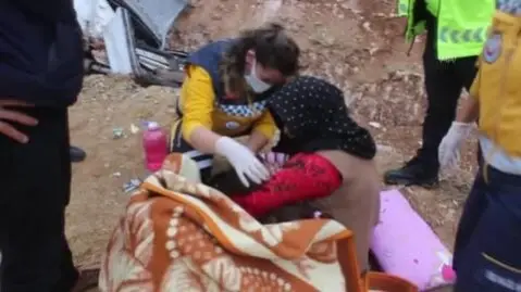 Otomobil devrildi: 5 yaralı