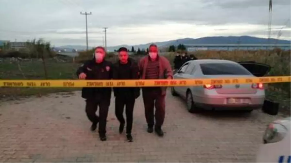 Otomobil hırsızları kız arkadaşlarıyla gezerken yakalandı