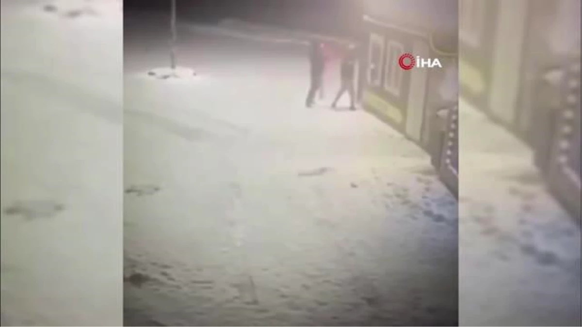 Rusya\'da 3 kişi havai fişek dükkanını havaya uçurdu