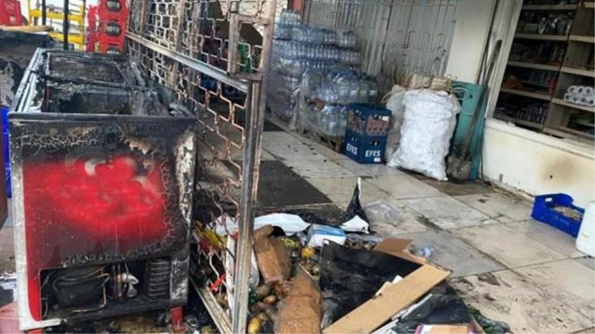 Sel nedeniyle zarar gören elektrik sisteminden çıkan yangın, market sahibini büyük zarara soktu