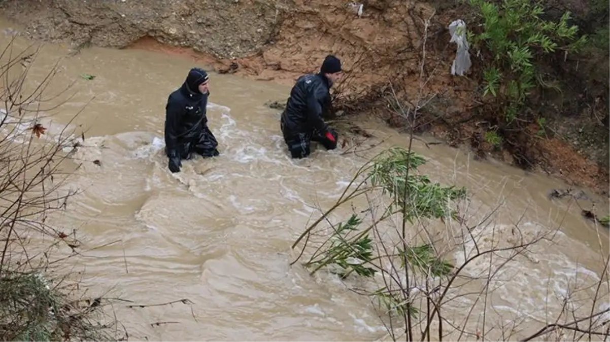 Son Dakika! İzmir\'in Menderes ilçesinde sele kapılan iki kişinin cansız bedenine ulaşıldı