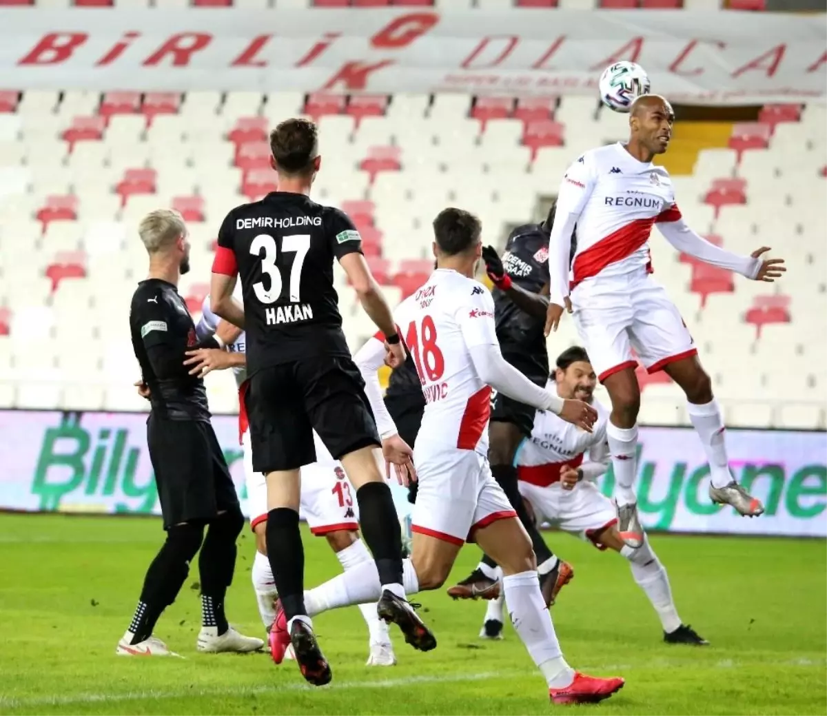 Süper Lig: DG Sivasspor: 0 - FT Anlatyaspor: 0 (İlk yarı)