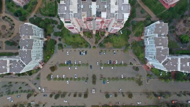 Yağışlar İzmir ve Antalya'da felakete dönüştü! 2 kentte için risk devam ediyor