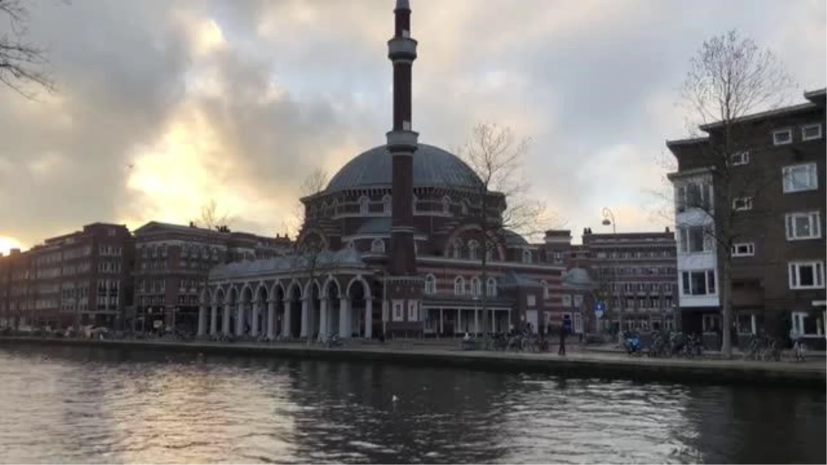 AMSTERDAM - Hollanda\'da Amsterdam Ayasofya Camisi\'ne saldırı düzenlendi