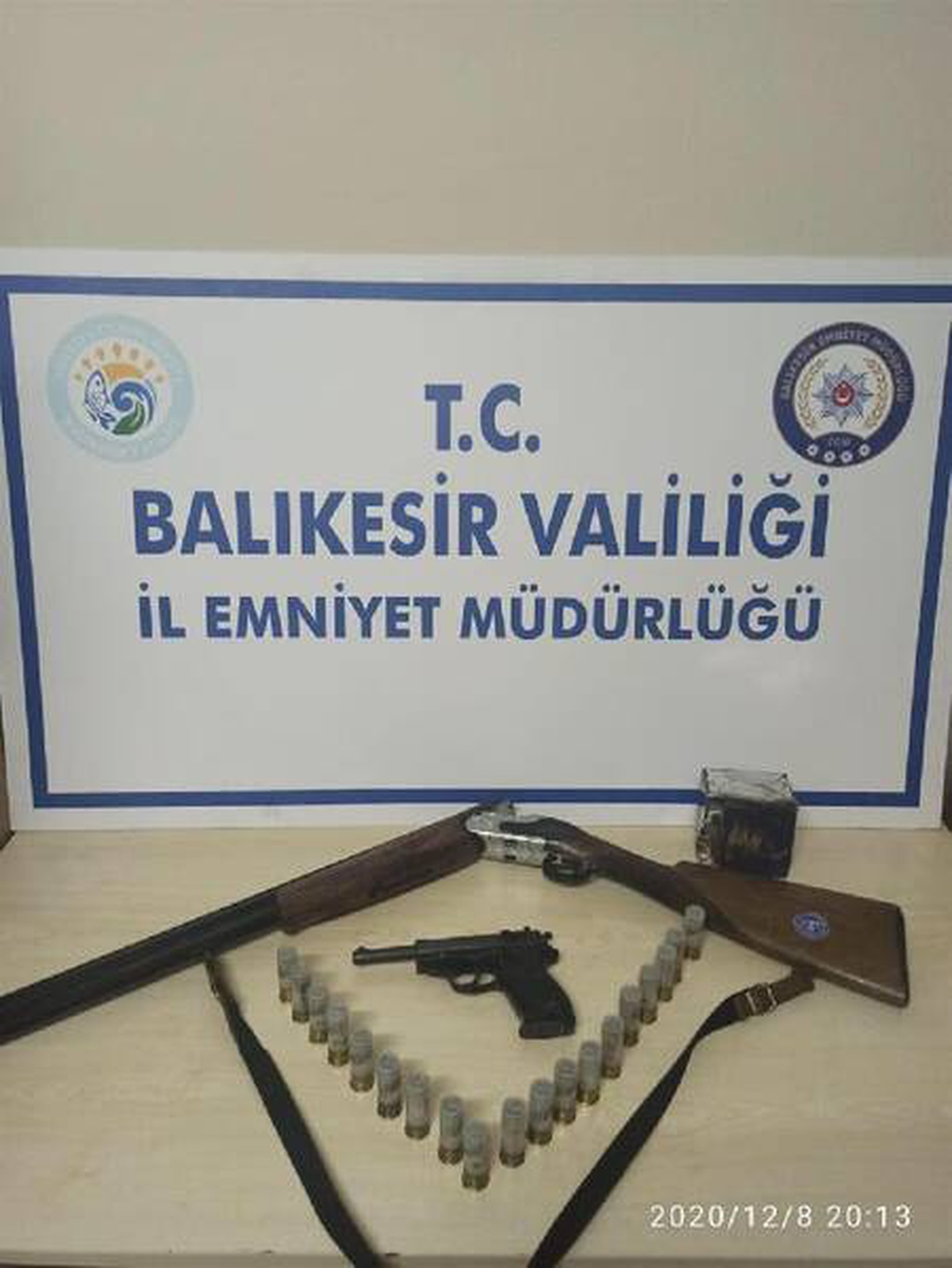 Balıkesir\'de ruhsatsız 9 tabanca ve 12 tüfek ele geçirildi