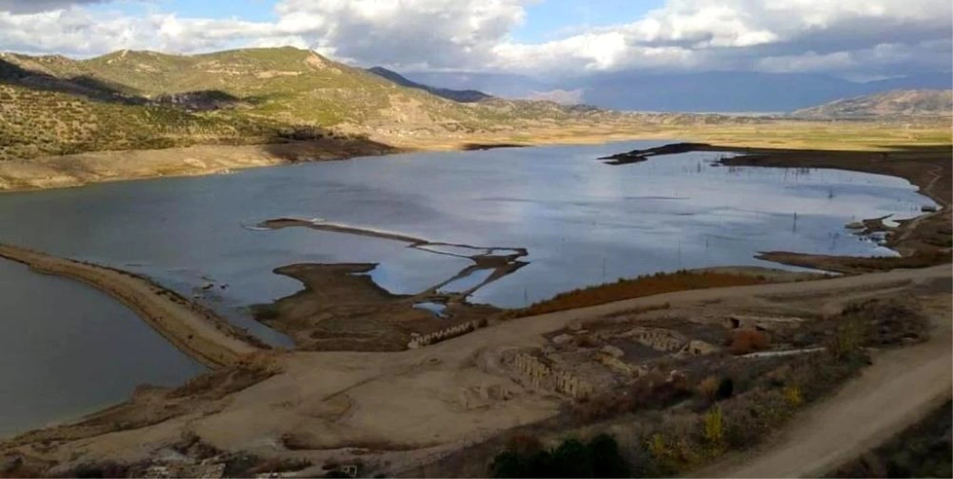 Beydağ Barajı ve Gölcük\'te su seviyesi en alt düzeyde
