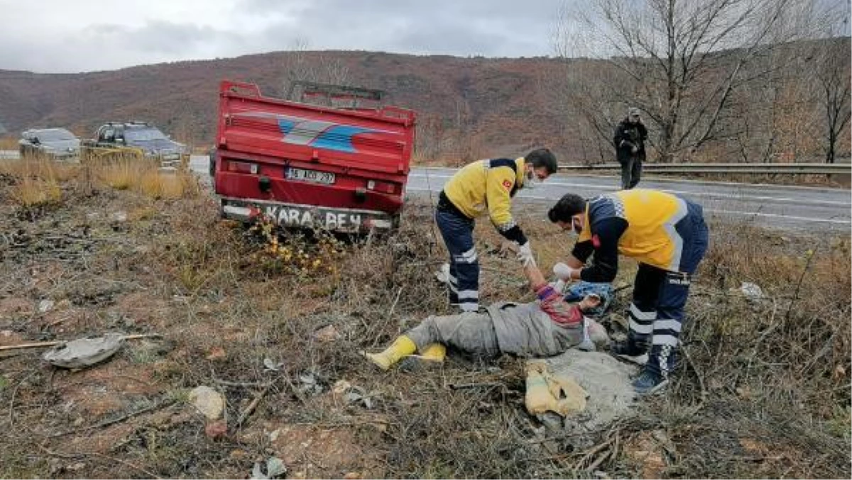 Bursa\'da kamyonet, ağaç köküne çarptı: 2 yaralı