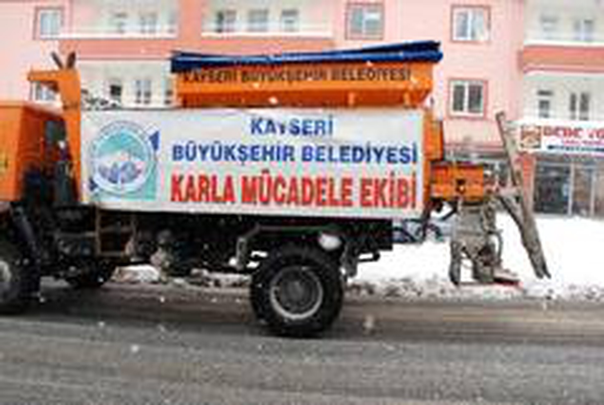 Kayseri Büyükşehir Belediyesi karla mücadeleye hazır