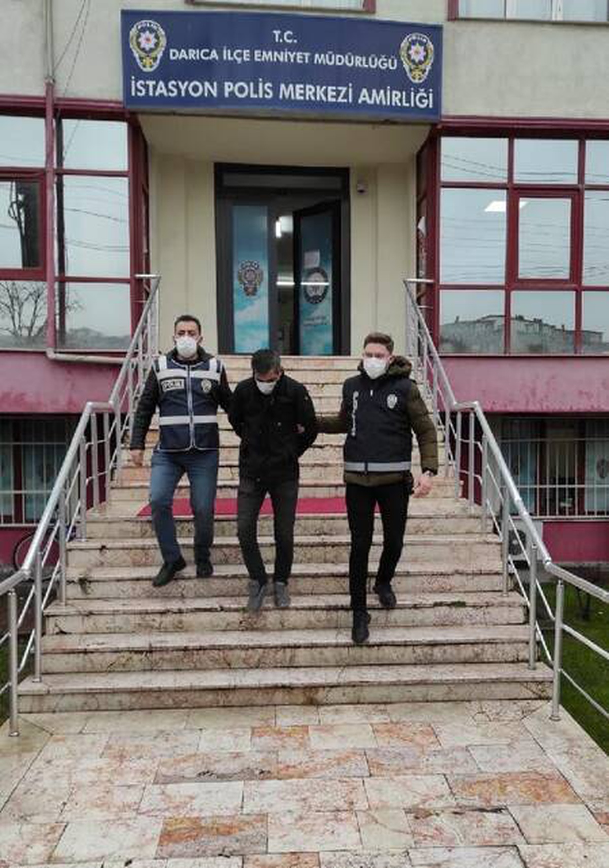 Cami şadırvanındaki muslukları çalan kişi yakalandı