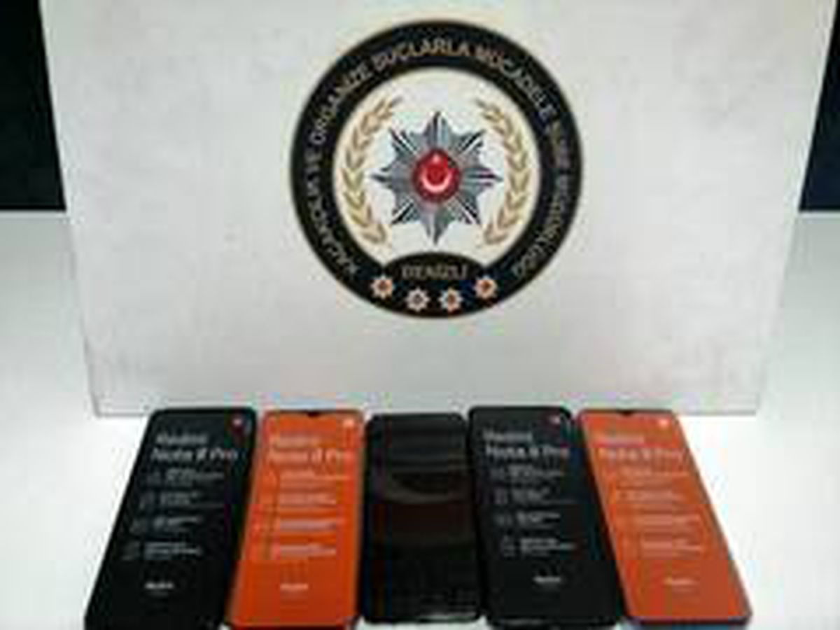 Denizli\'de 55 adet kaçak cep telefonu ele geçirildi