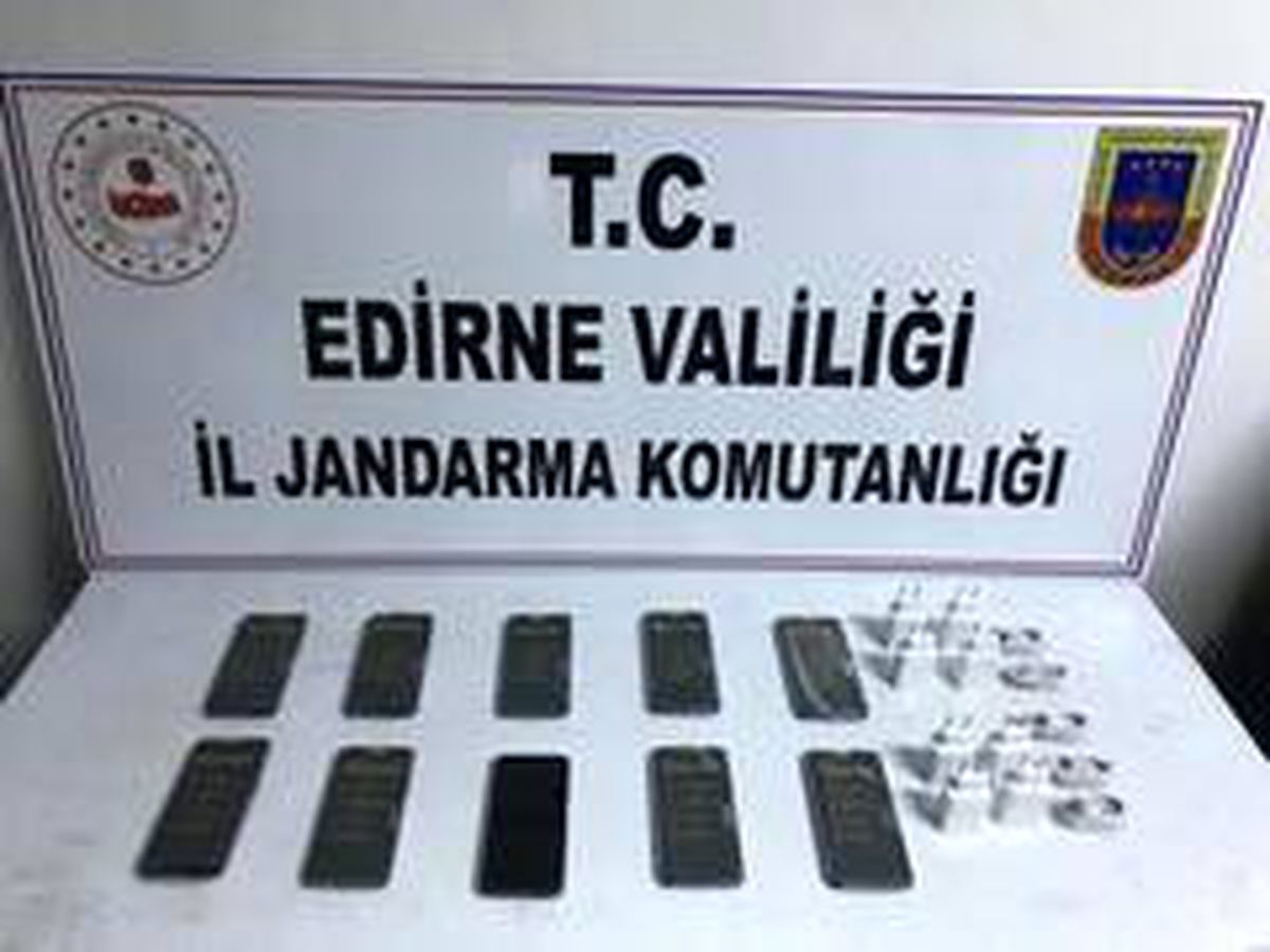 Edirne\'de 15 bin TL\'lik kaçak cep telefonu ele geçirildi
