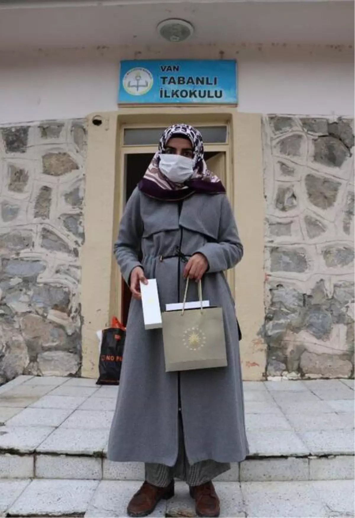 Emine Erdoğan\'ın ağırladığı Gamze öğretmen, yine öğrencileri için çabalıyor