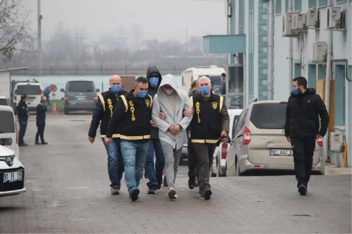 FETÖ soruşturmasında el koyulan araçları çalmak isterken yakalandılar