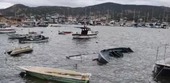 Fırtına Foça'da tekneleri batırdı