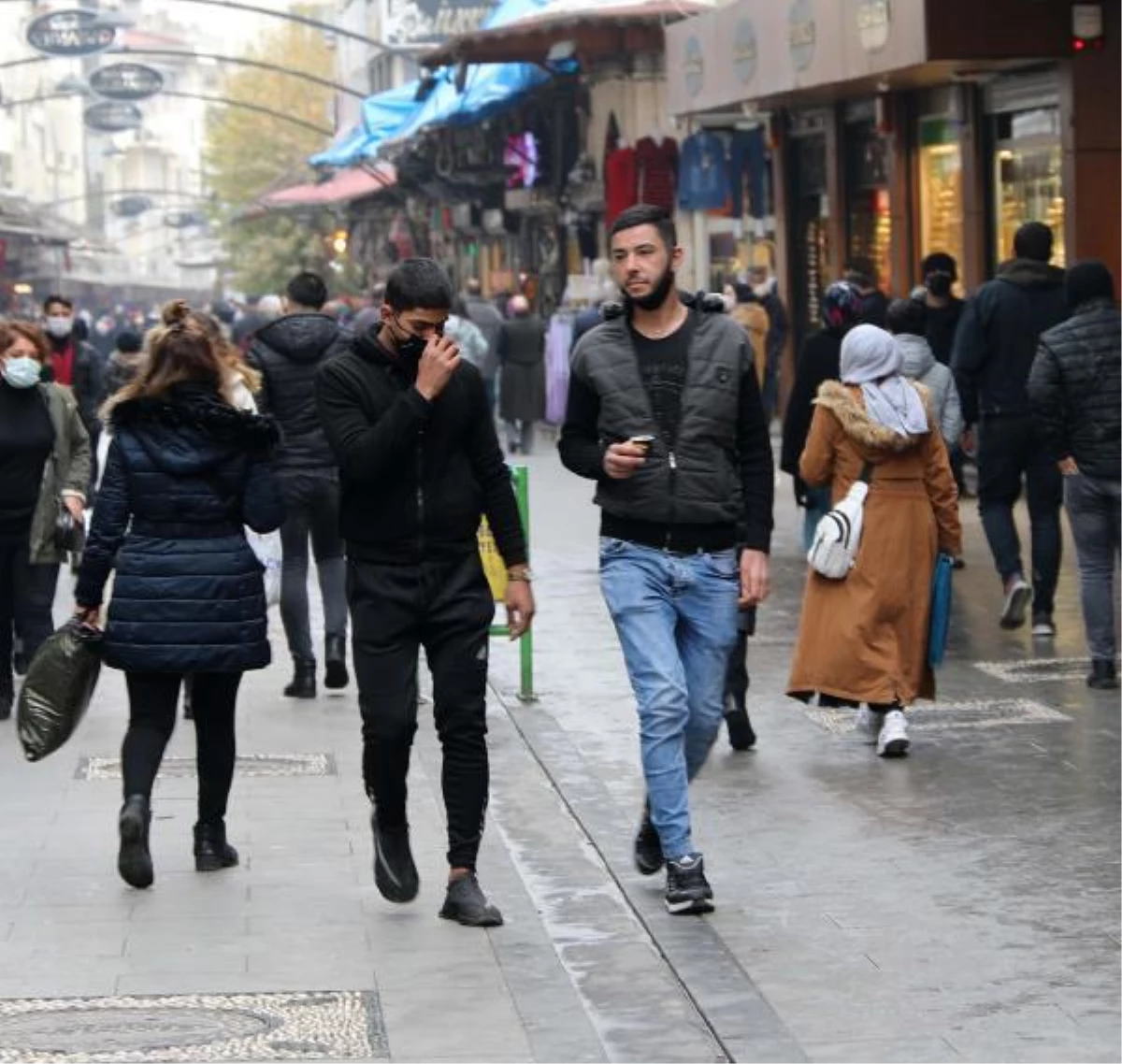 Gaziantep\'te yoğunluk önlemi; 4 metrekareye 1 kişi