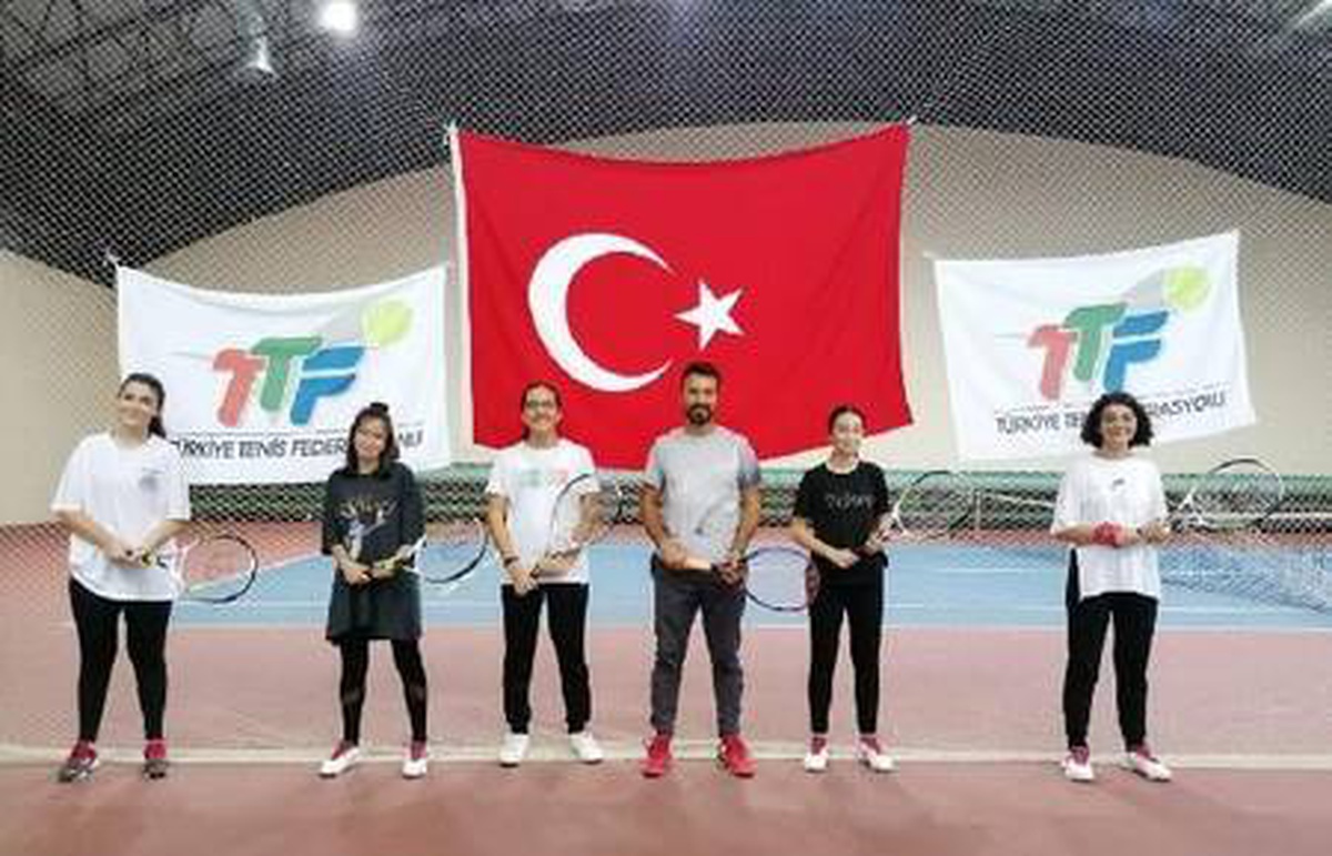 Gençlerin Gelişimine Tenis ile Destek ve Kariyer Odaklı Yaklaşım projesi birinci yılını tamamladı