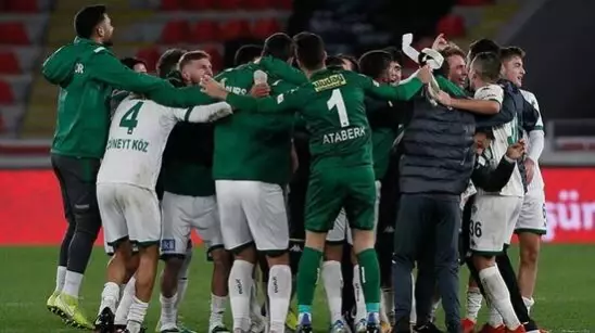 Göztepe'yi deplasmanda 5-4 yenen Bursaspor kupada turladı Göztepe'yi deplasmanda 5-4 yenen Bursaspor kupada turladı