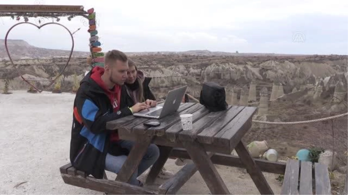 Kapadokya\'da Rus turistler, AA\'nın "Yılın Fotoğrafları" oylamasına katıldı