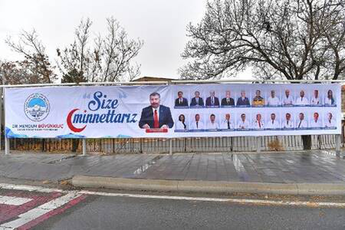 Kayseri\'de sağlık çalışanlarına \'size minnettarız\' afişi