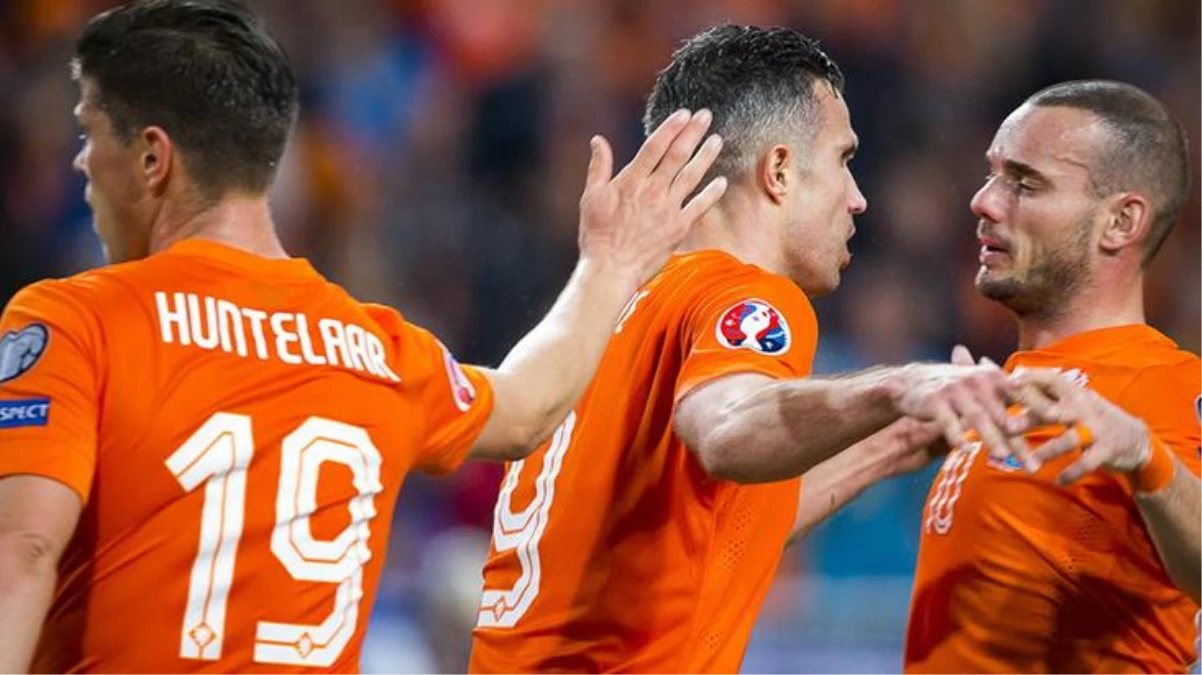 Klaas Jan Huntelaar sezon sonunda futbolu bırakacak