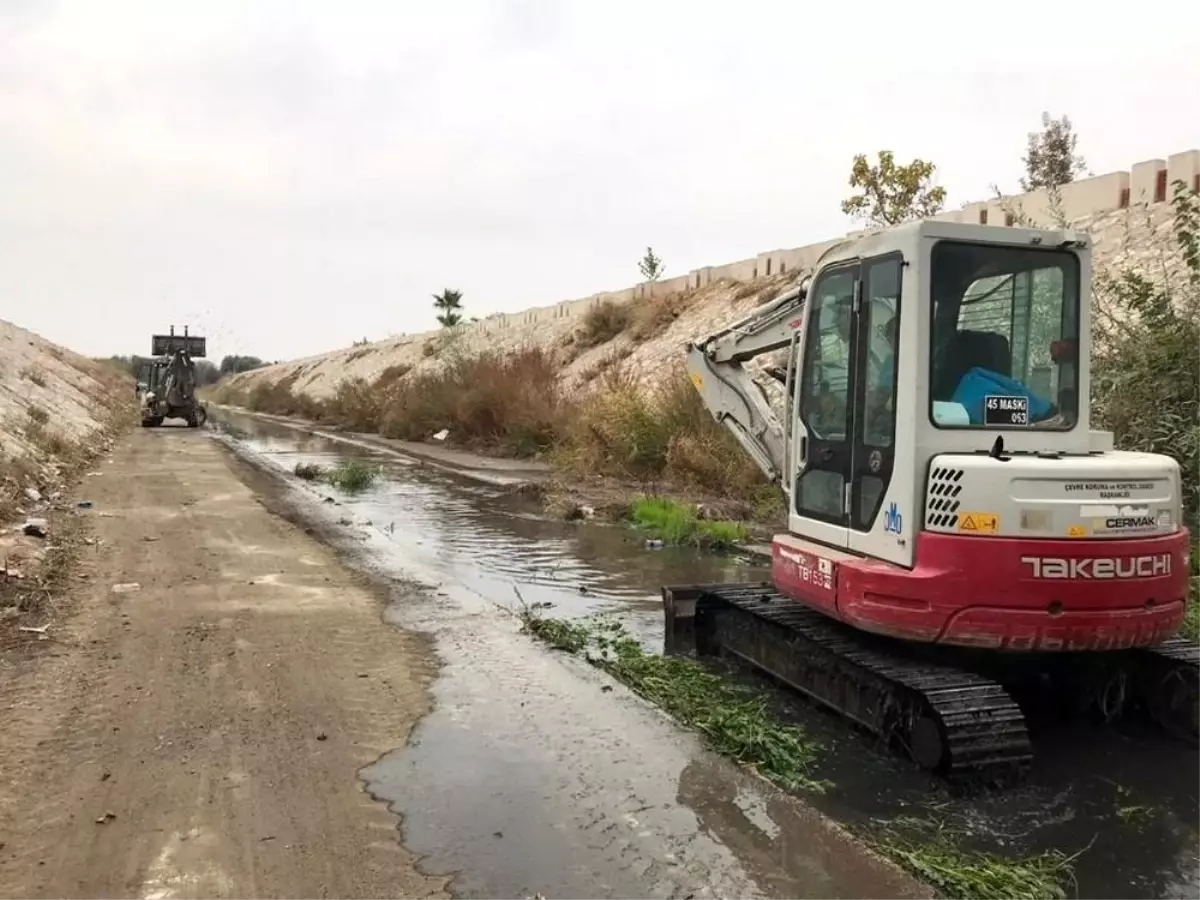 Manisa\'da su taşkınlarının önüne geçiliyor