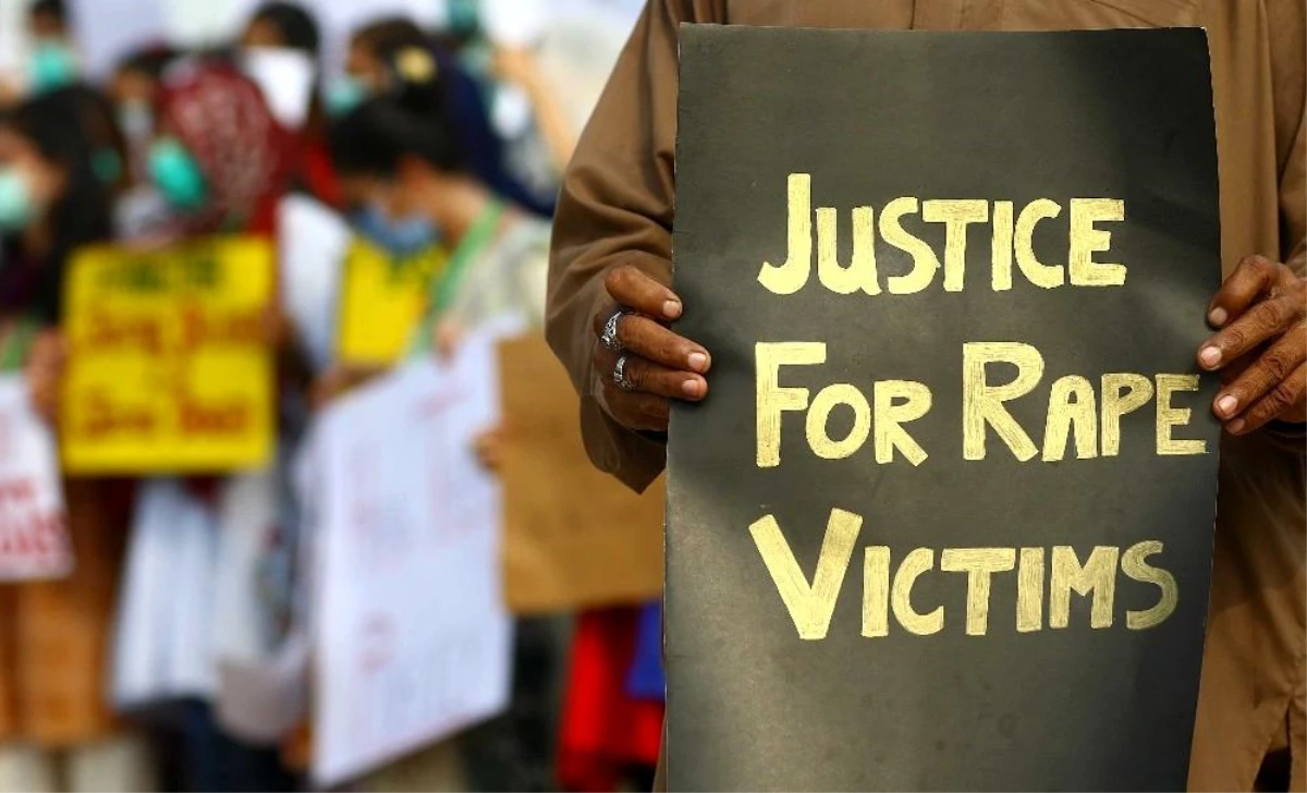 Pakistan\'da tecavüzle mücadele için yeni yasa