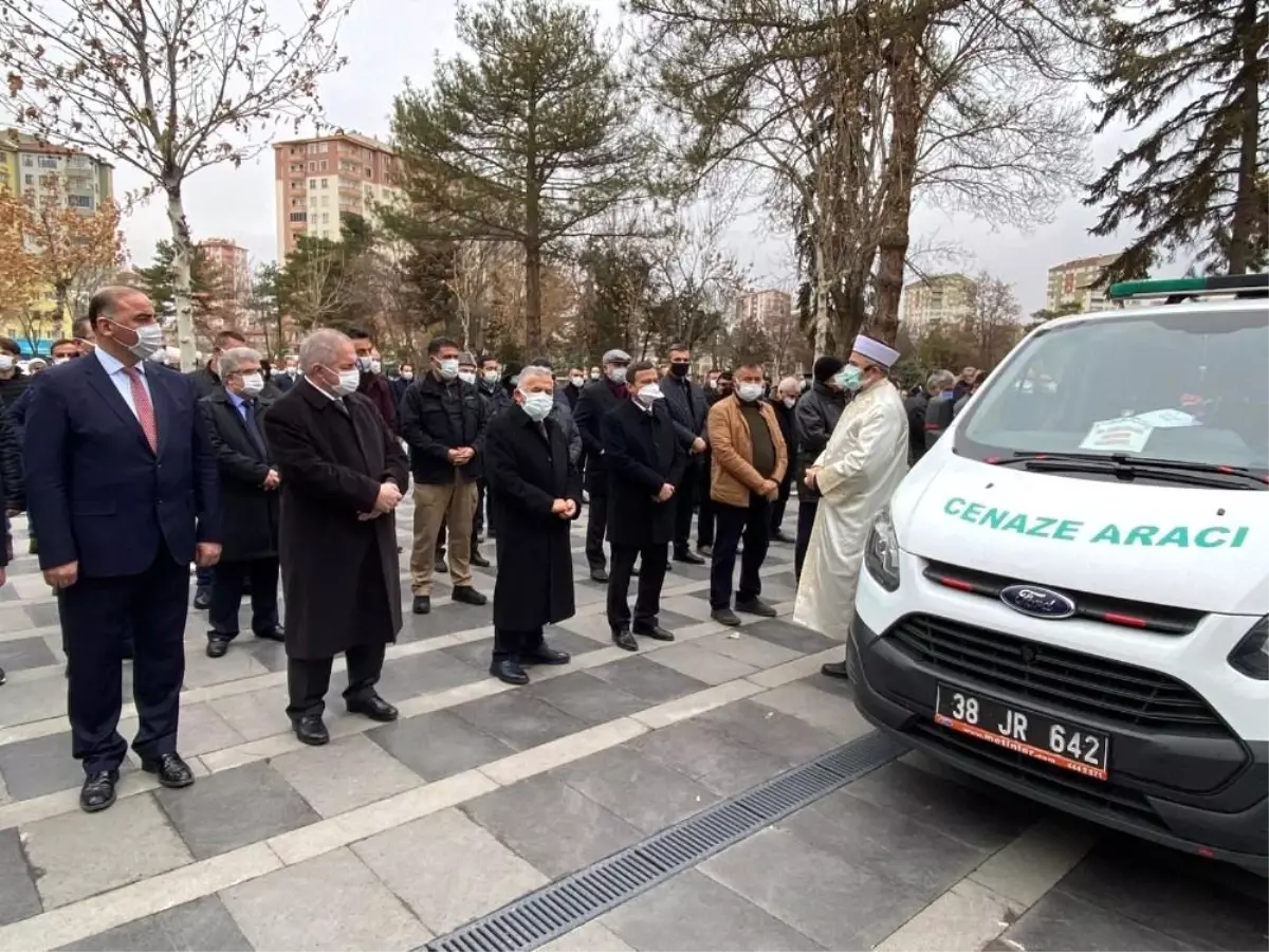 Rektör Mustafa Çalış annesi Sultan Çalış son yolculuğuna uğurlandı