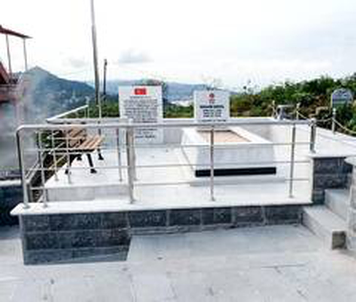 Rize İl Özel İdaresi şehit mezarlarını onarıyor