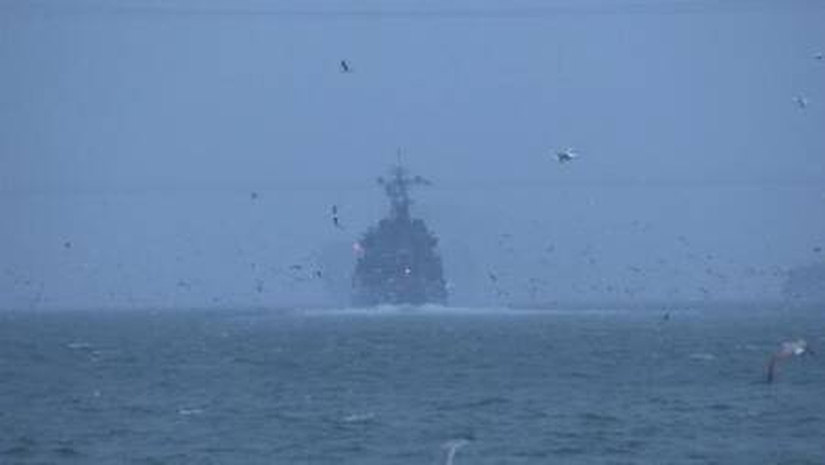 Rus savaş gemileri peş peşe İstanbul Boğazı\'ndan geçti