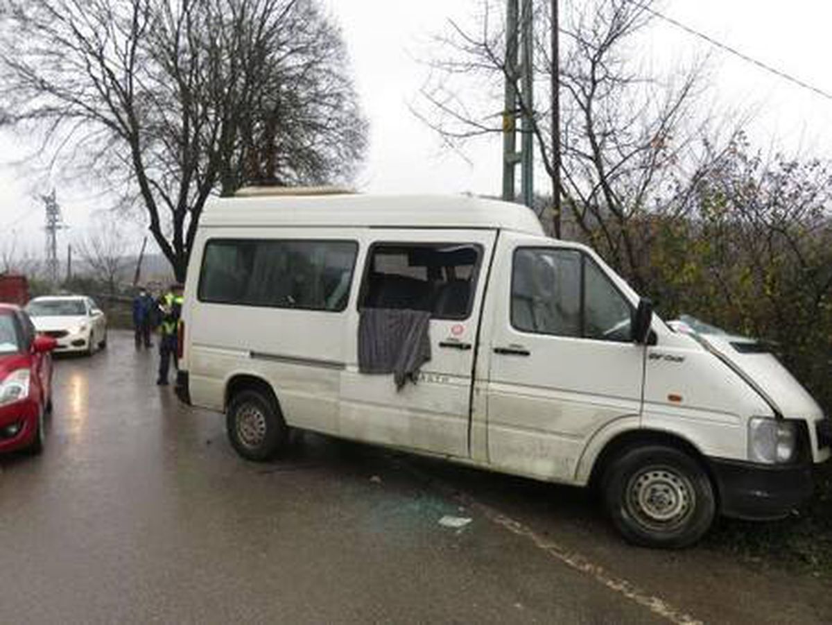 Şile\'de kamyonetle minibüs kafa kafaya çarpıştı; 8 yaralı