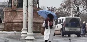 Taksim'de yağmur