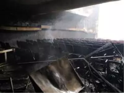 Son dakika: Tarihi sinema yangında küle döndü Son dakika: Tarihi sinema yangında küle döndü