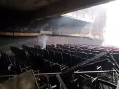 Son dakika: Tarihi sinema yangında küle döndü Son dakika: Tarihi sinema yangında küle döndü