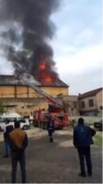 Son dakika: Tarihi sinema yangında küle döndü Son dakika: Tarihi sinema yangında küle döndü