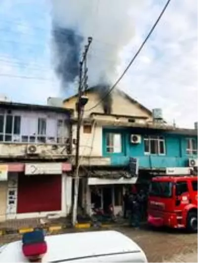 Son dakika: Tarihi sinema yangında küle döndü Son dakika: Tarihi sinema yangında küle döndü