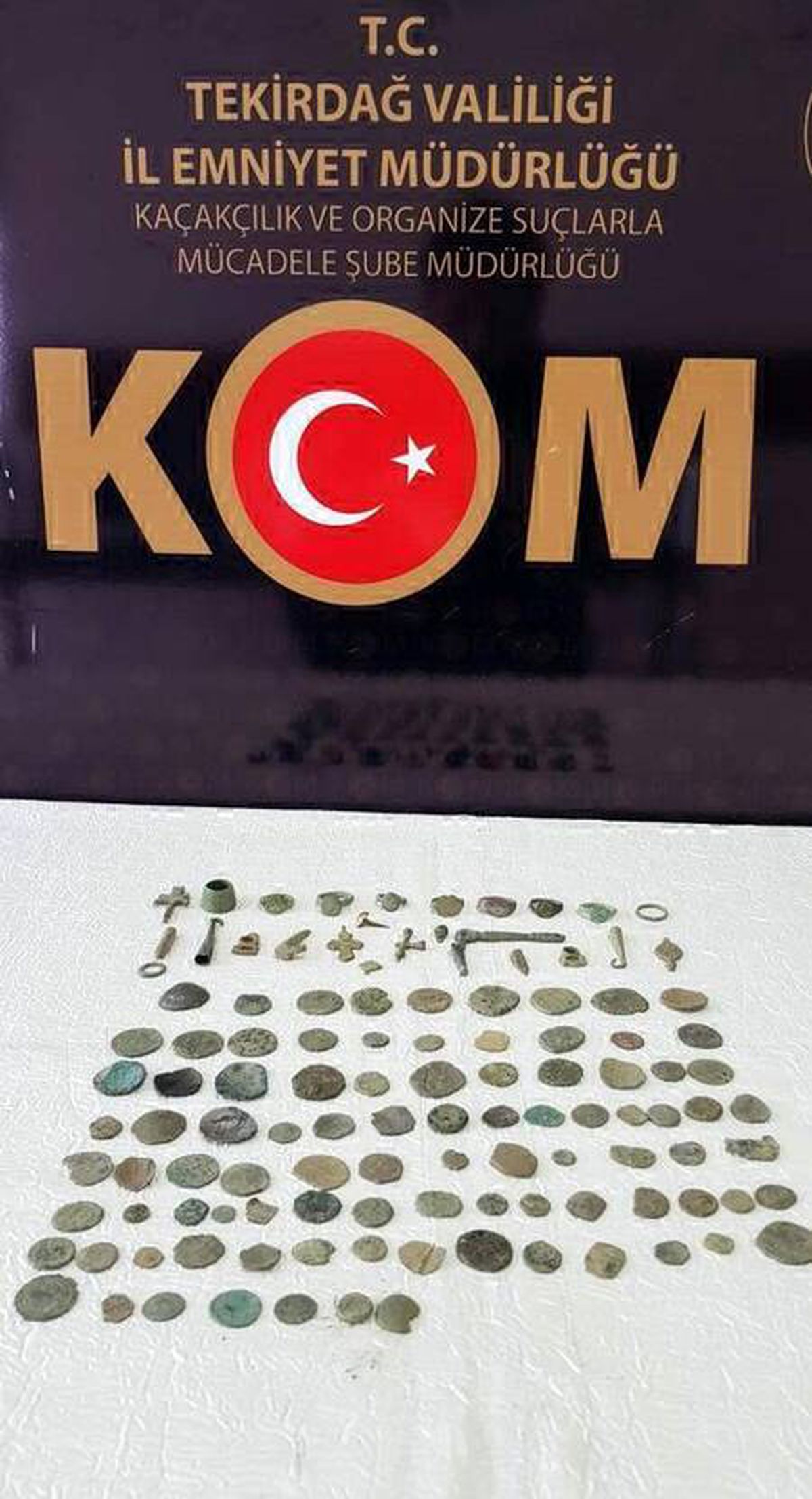 Tekirdağ\'da tarihi eser operasyonunda 92 sikke, 9 yüzük ve 3 haç ele geçirildi