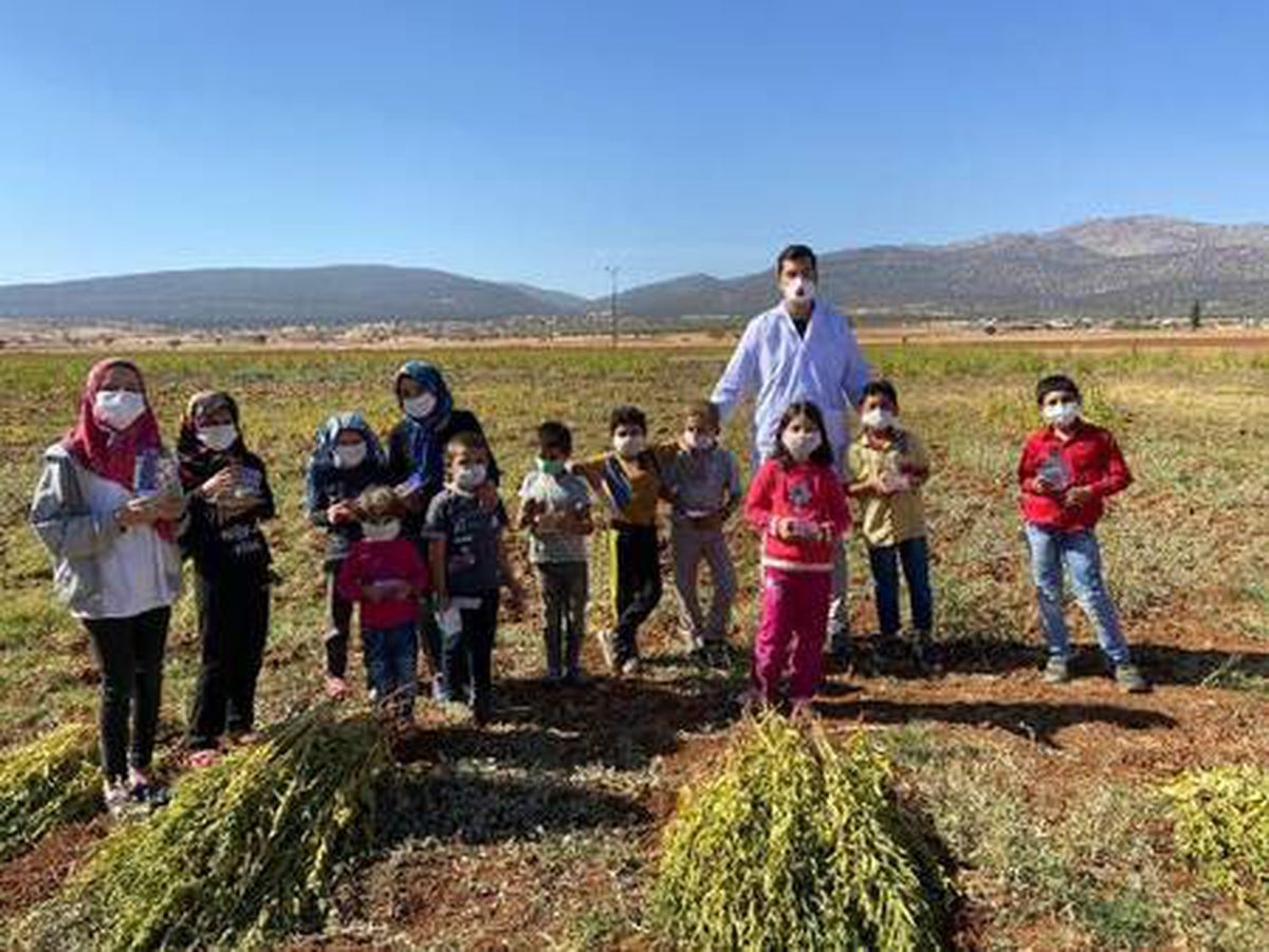 Son dakika haberleri... Üniversiteliler il il gezip, ürettikleri antibakteriyel sabunları çocuklara dağıtıyor