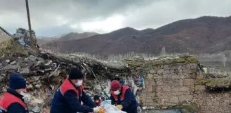 2 katlı evinde, 20 yıl boyunca 12 ton çöp biriktirmiş