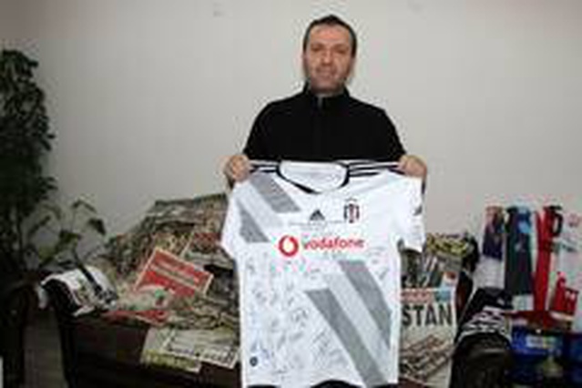 Beşiktaş taraftarı Abdullah Didinmez, 35 yıldır gazete haberlerini biriktiriyor