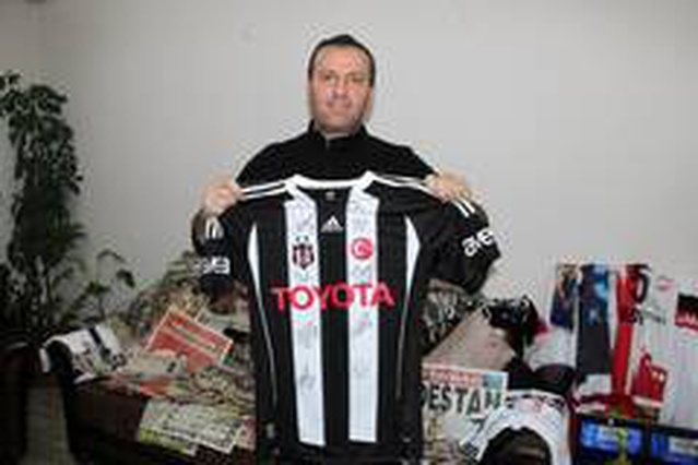 Beşiktaş taraftarı Abdullah Didinmez, 35 yıldır gazete haberlerini biriktiriyor