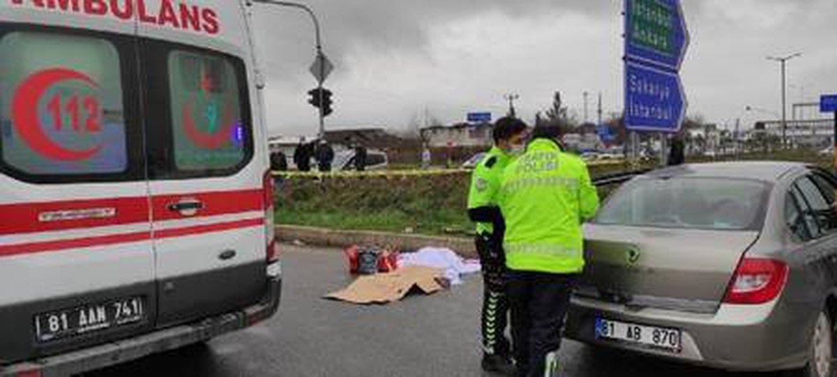 Ambulans ile otomobil kavşakta çarpıştı: 1 ölü, 2 yaralı