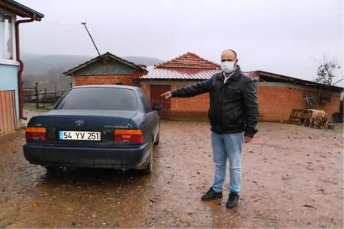 Bahçesindeki otomobili tiner dökülüp ateşe verildi