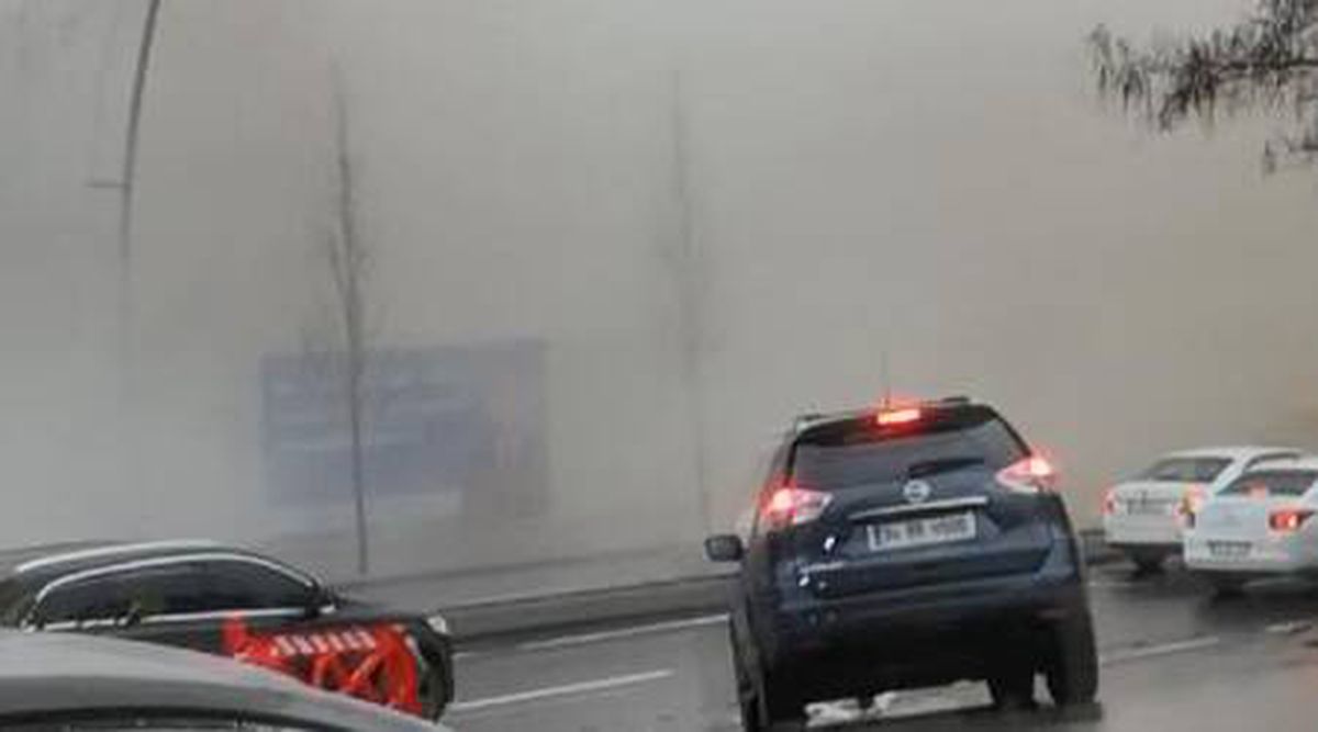 Beylikdüzü\'nde kontrollü yıkımda binanın bir kısmı çöktü; yan binanın camları kırıldı