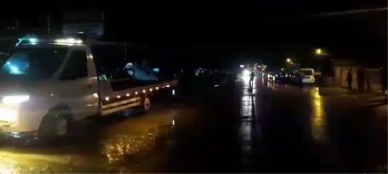 Son dakika gündem: Çatalca\'da kopan kamyonetin kapağı otomobile çarptı: 1 ölü