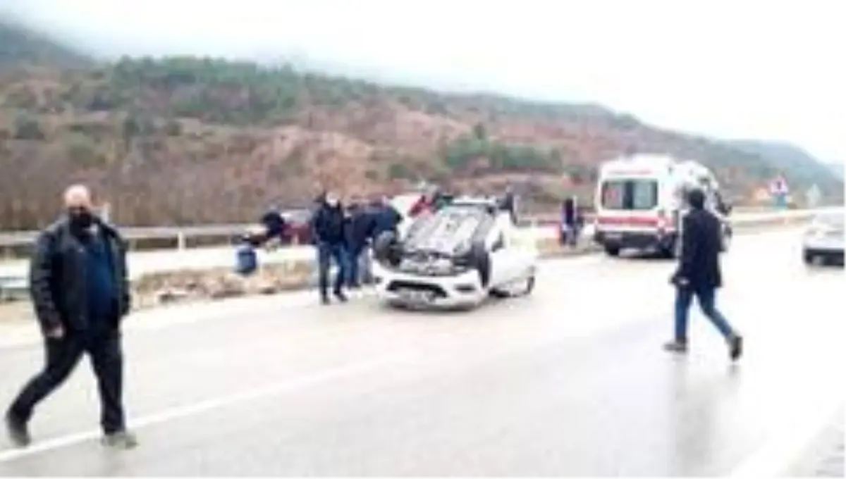 Cenaze yolunda kaza: 2 yaralı