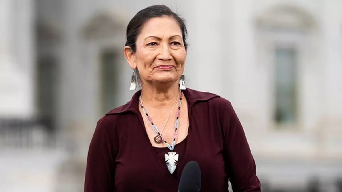 Deb Haaland: Biden, ABD\'nin ilk Amerikan yerlisi bakanını atamayı planlıyor