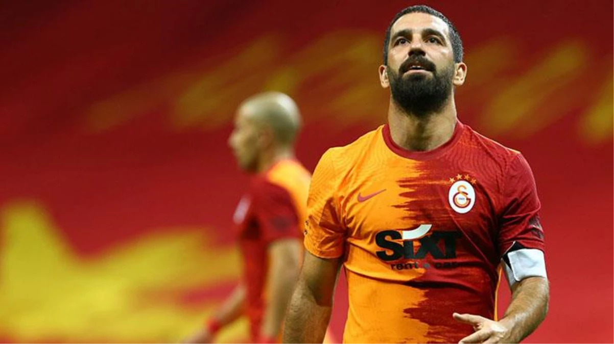 Galatasaray\'ın kaptanı Arda Turan taraftarın "Emekli ol" çağrısına tepki gösterdi