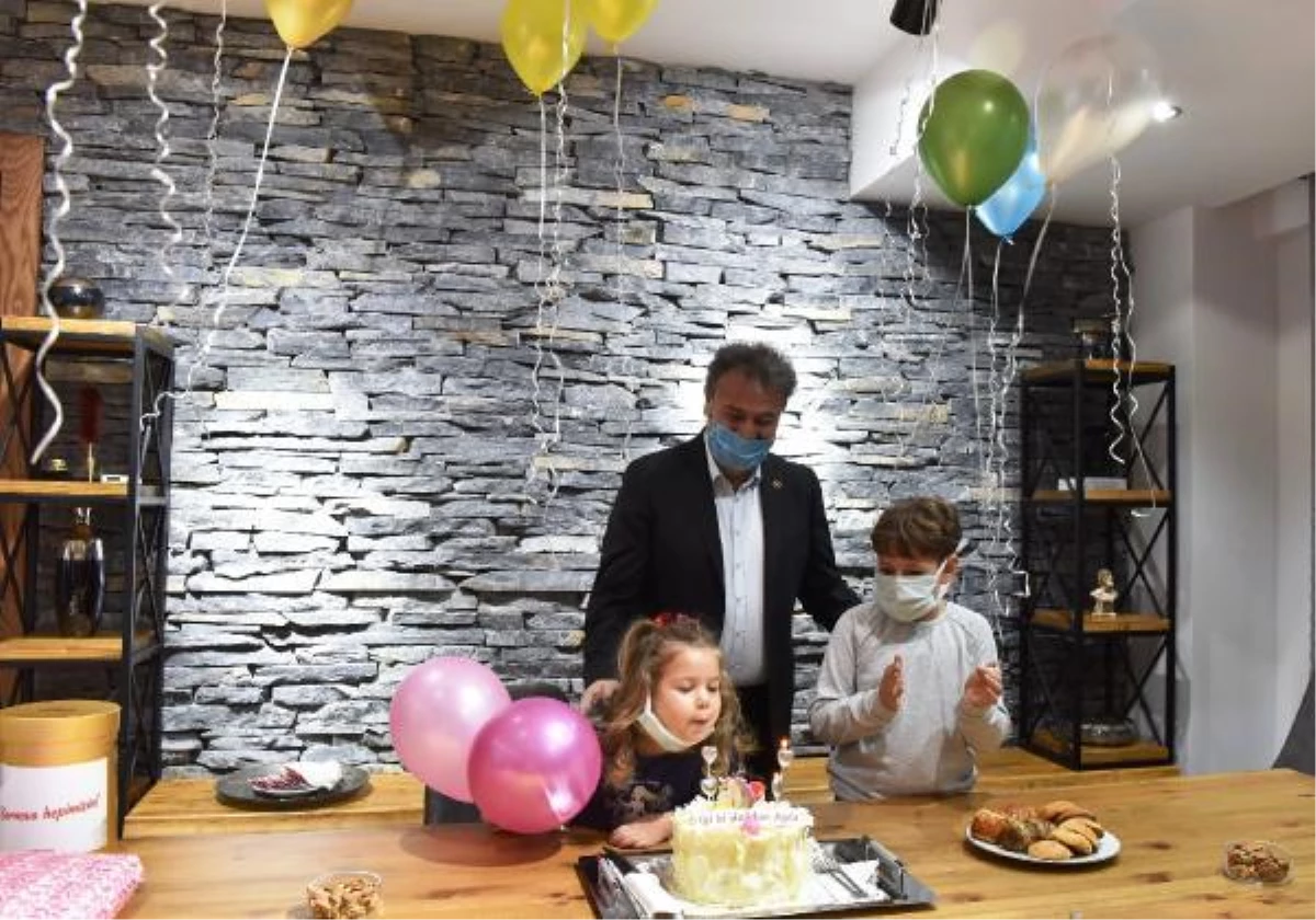 İzmir depreminin simgesi Ayda\'ya 4\'üncü yaş gününde sürpriz kutlama